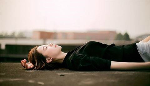 成中品堂养生】平躺睡觉养脸保持容光焕发的最